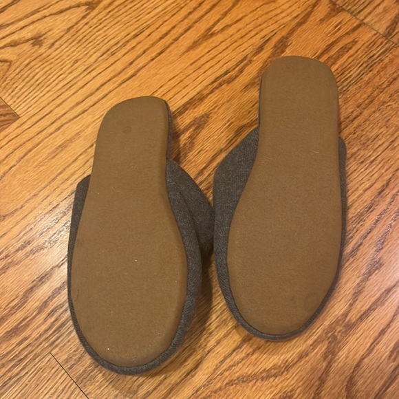 Naked Cashmere Woman’s Grey Slippers Size S/M - Picture 5 of 6